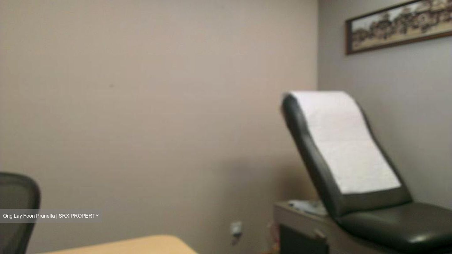 Mount Elizabeth Hospital (D9), Retail #521905721